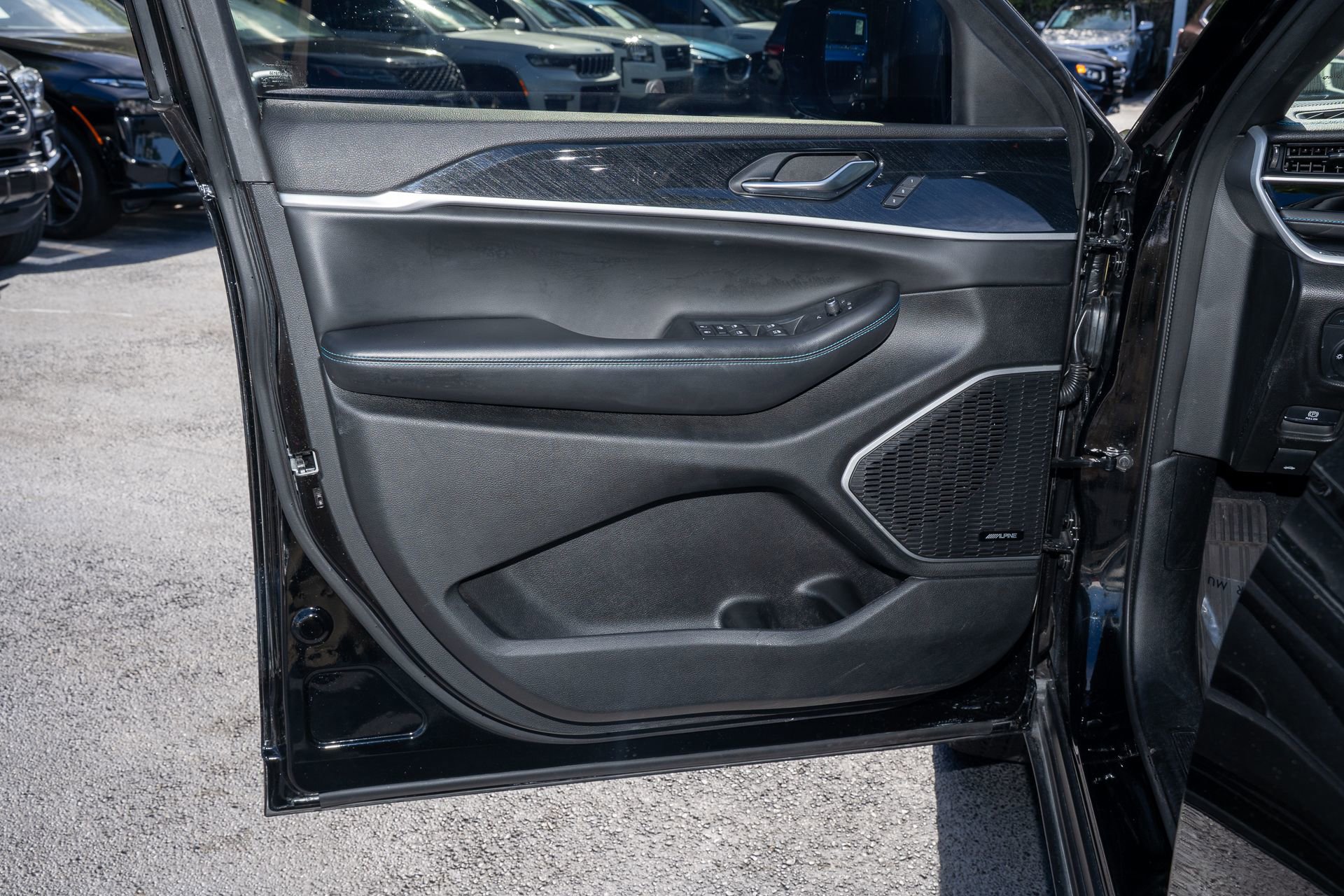 Used 2023 Jeep Grand Cherokee Trailhawk w/ Luxury Tech Group III image 11