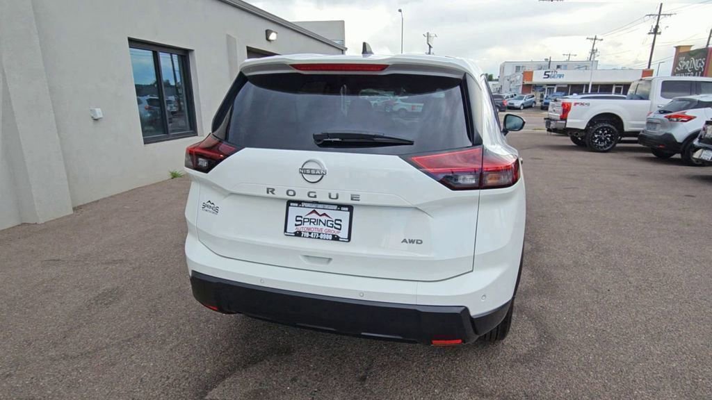 Used 2025 Nissan Rogue S image 7