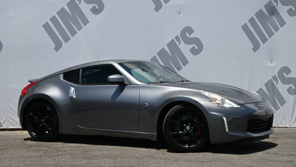 Used 2014 Nissan 370Z Touring w/ Sport Package RWD image 3