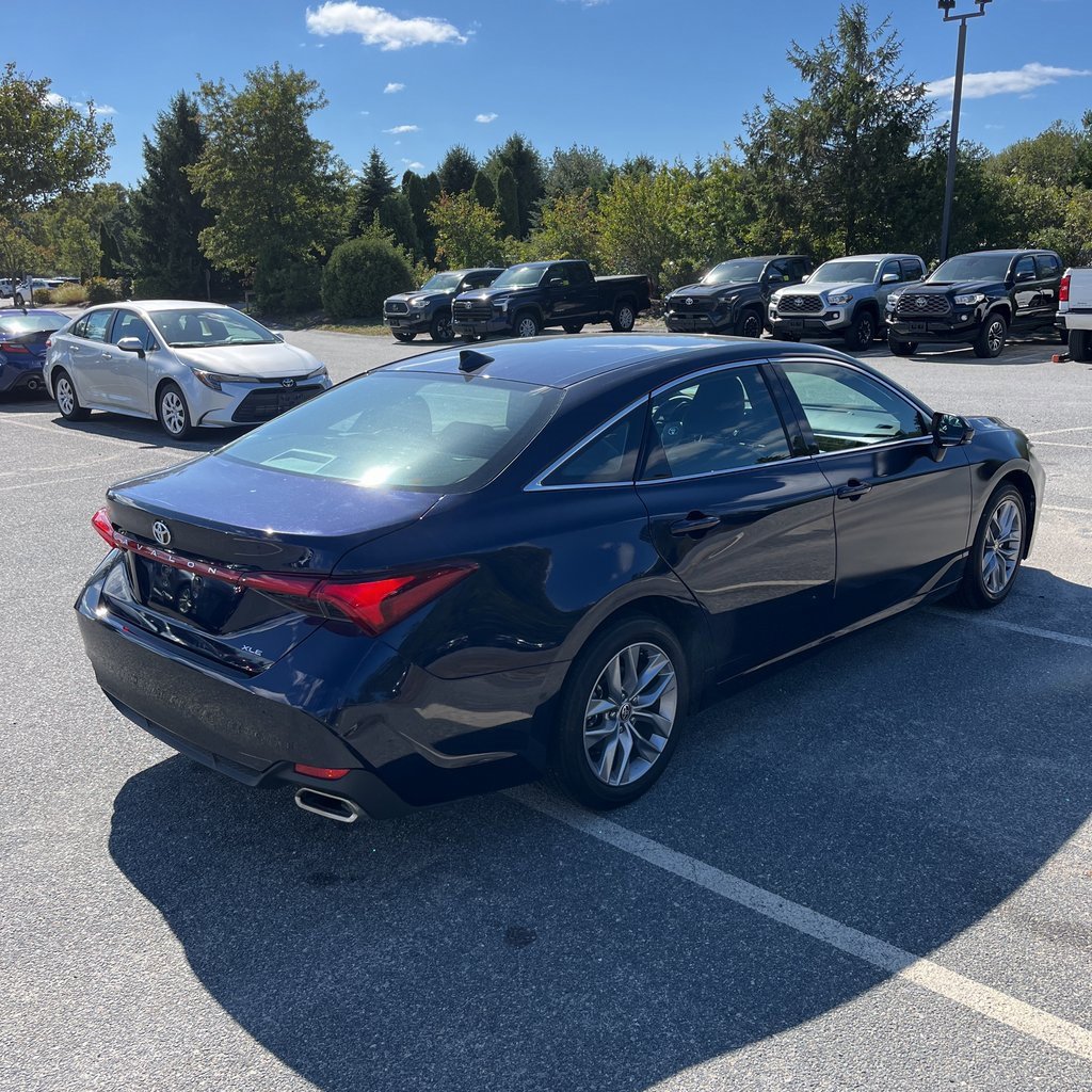 Used 2022 Toyota Avalon XLE image 5