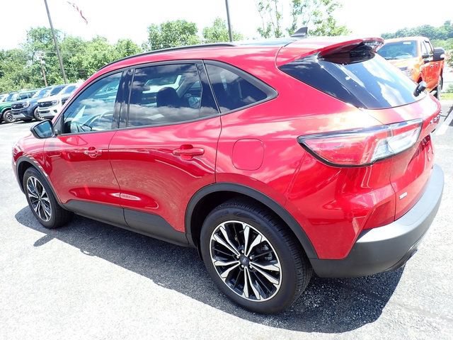 Used 2022 Ford Escape SE w/ SE Sport Appearance Package AWD/4WD image 4