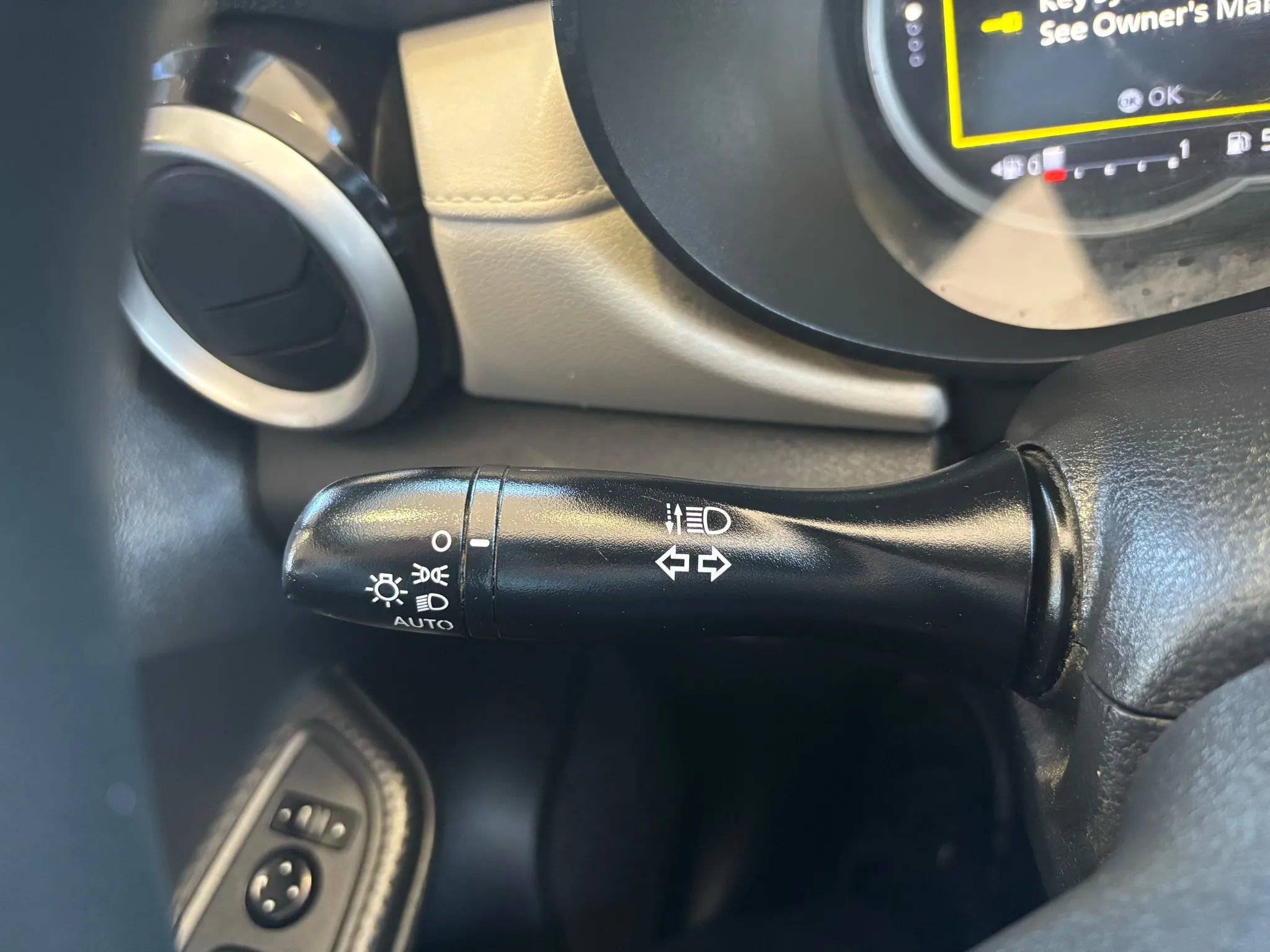 Used 2021 Nissan Versa SV image 12