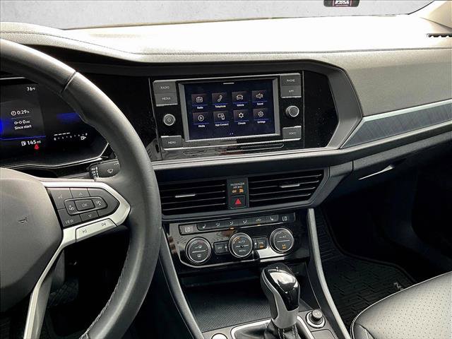 Used 2024 Volkswagen Jetta SE FWD image 8