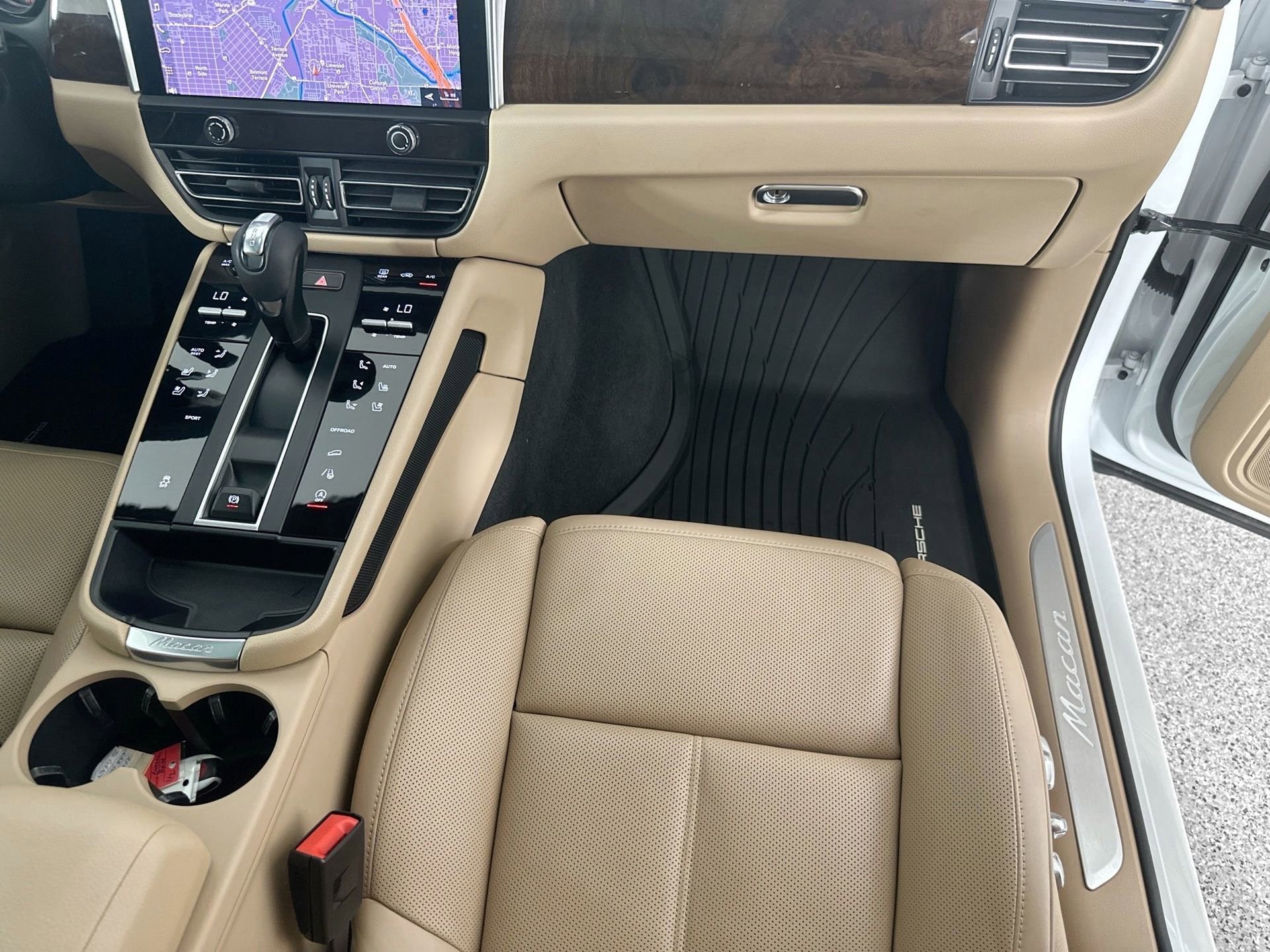 Certified 2022 Porsche Macan image 30