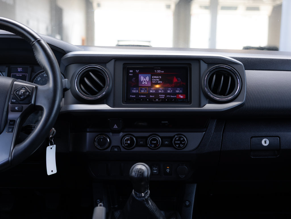 Used 2018 Toyota Tacoma TRD Sport AWD/4WD image 17