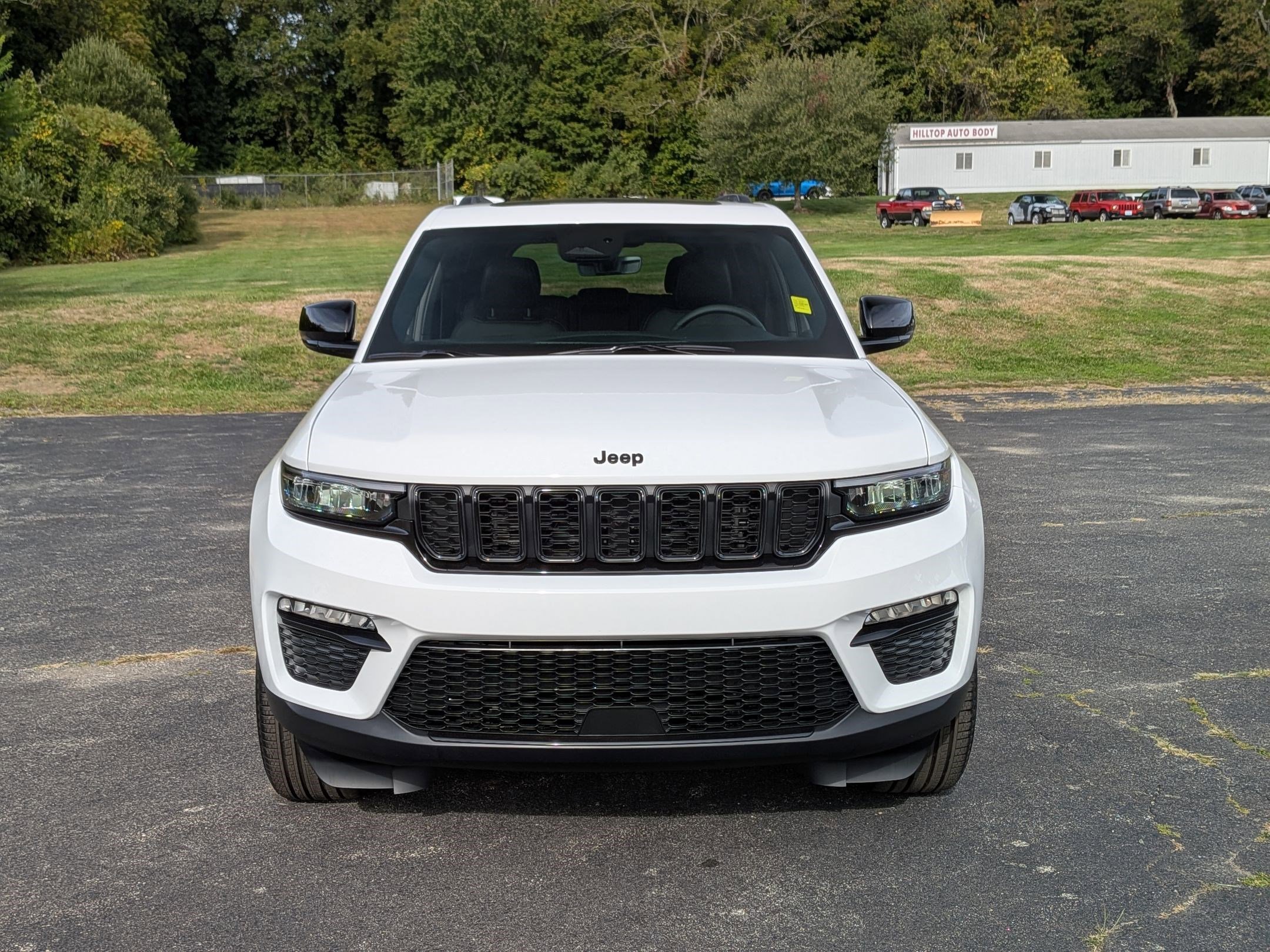 New 2025 Jeep Grand Cherokee Limited w/ Black Appearance Package image 9