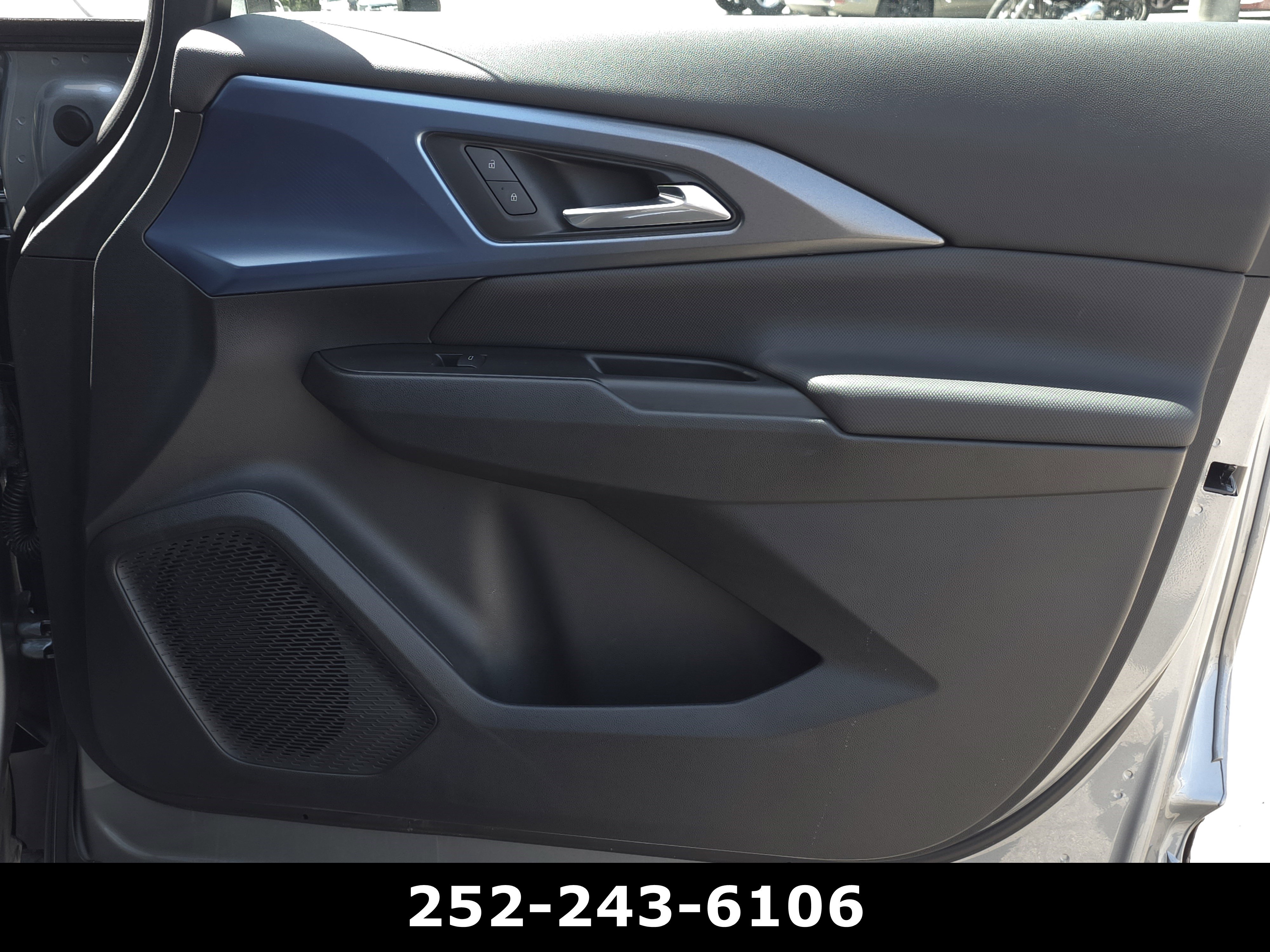 Used 2025 Chevrolet Equinox EV LT w/ Convenience Package FWD image 41