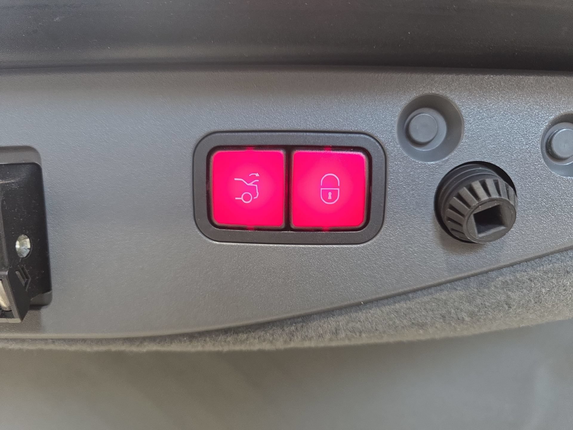 Used 2011 Mercedes-Benz SL 550 image 13