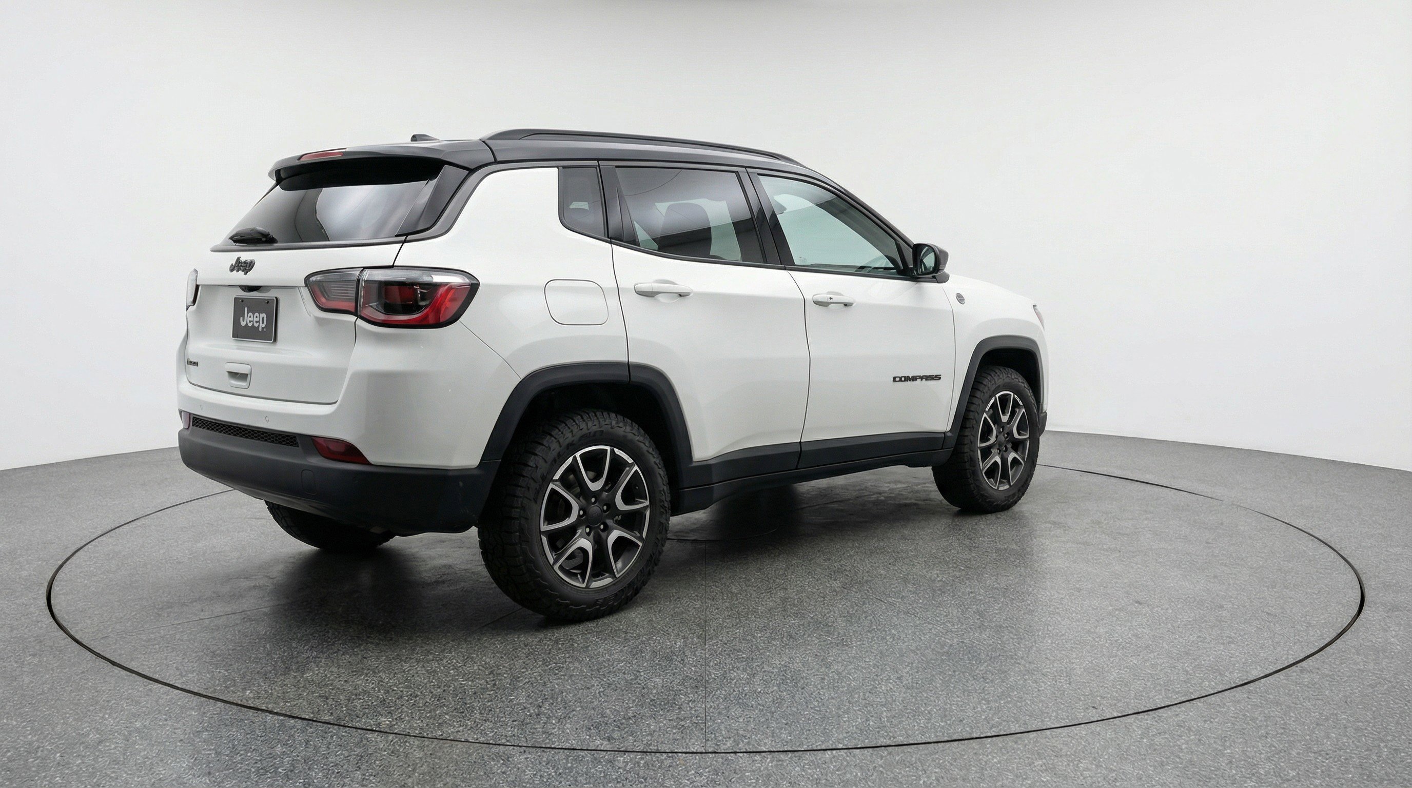 Used 2025 Jeep Compass Trailhawk image 9