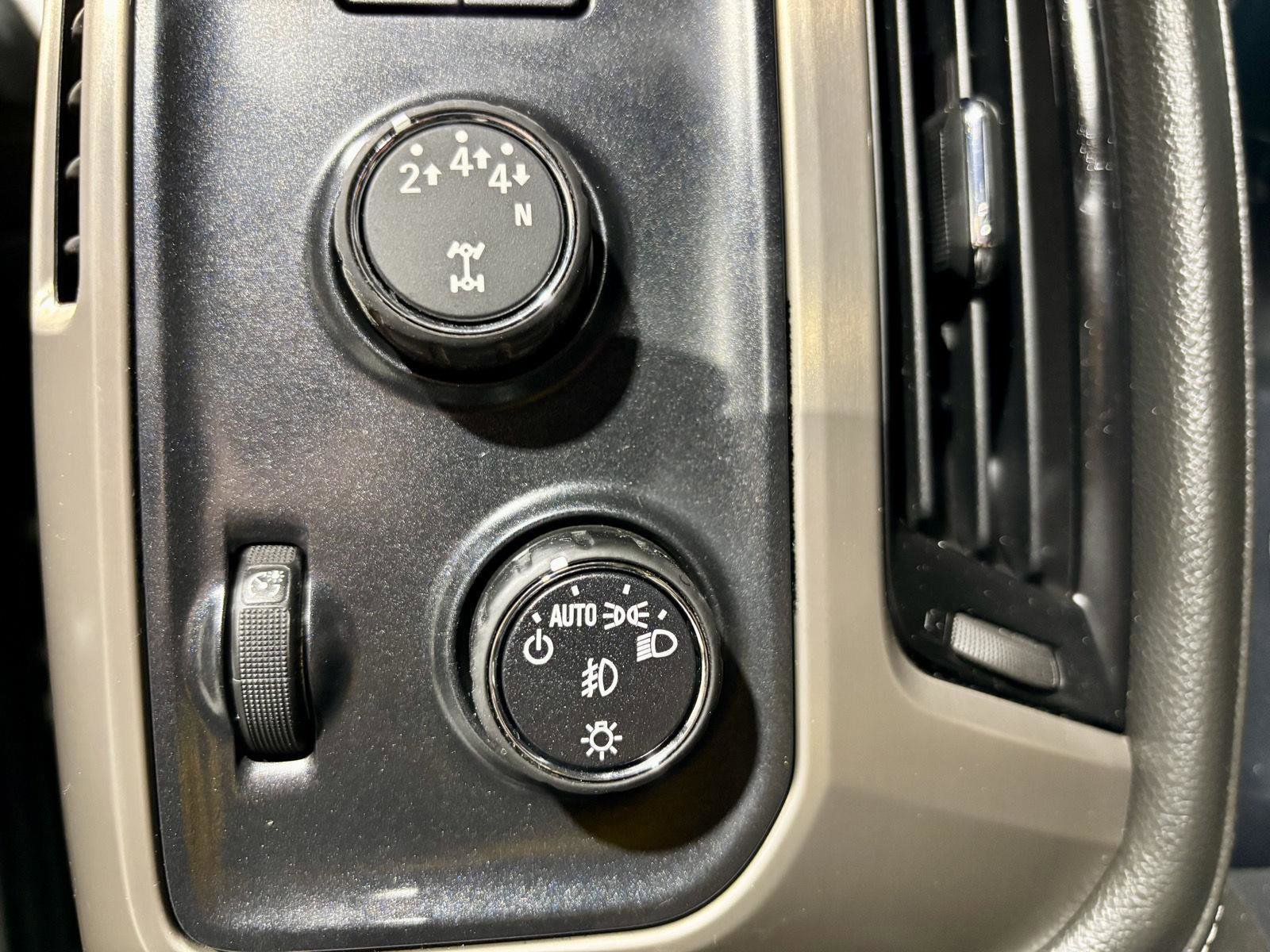 Used 2017 GMC Sierra 2500 Denali w/ Duramax Plus Package AWD/4WD image 31