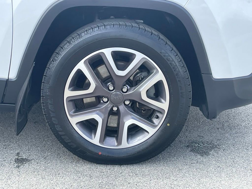 Certified 2018 Jeep Cherokee Limited w/ Trailer Tow Group AWD/4WD image 9
