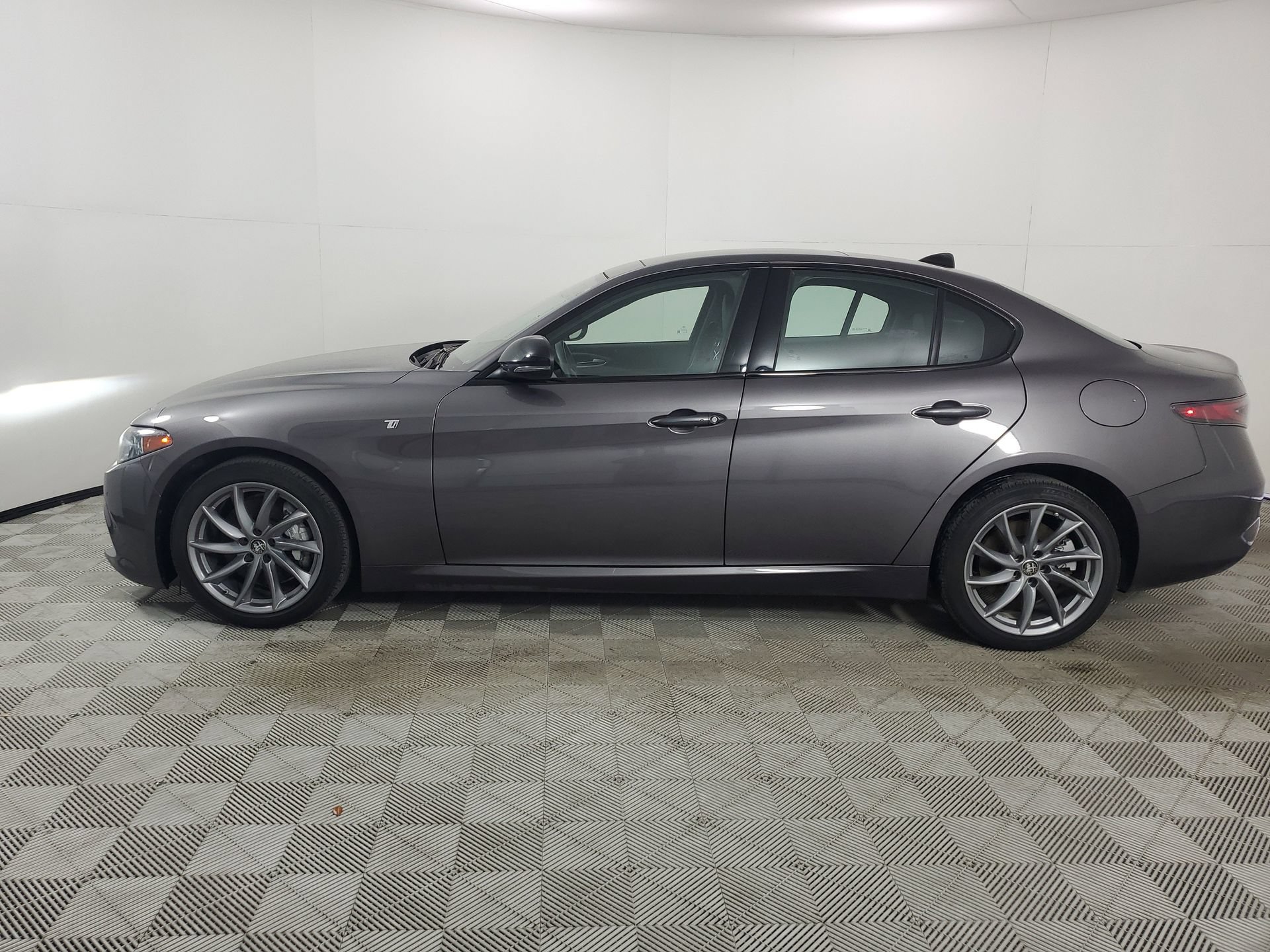 Used 2024 Alfa Romeo Giulia Ti w/ Active Assist Plus Package AWD/4WD image 6