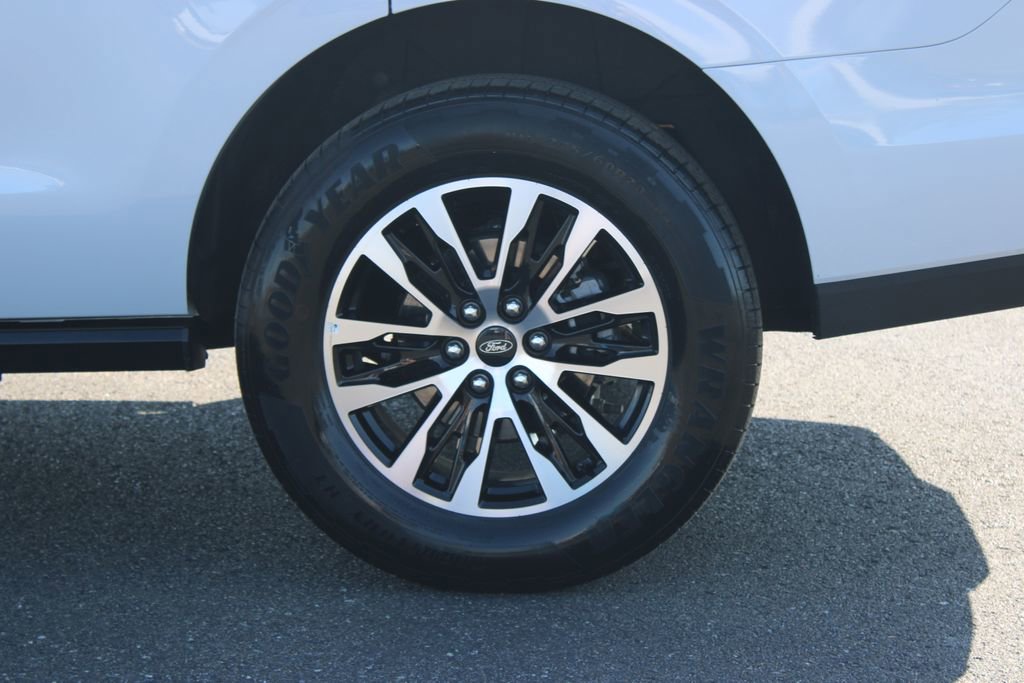 Used 2025 Ford Expedition Platinum image 19