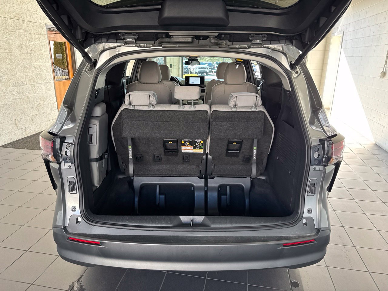 Certified 2026 Toyota Sienna LE AWD/4WD image 9