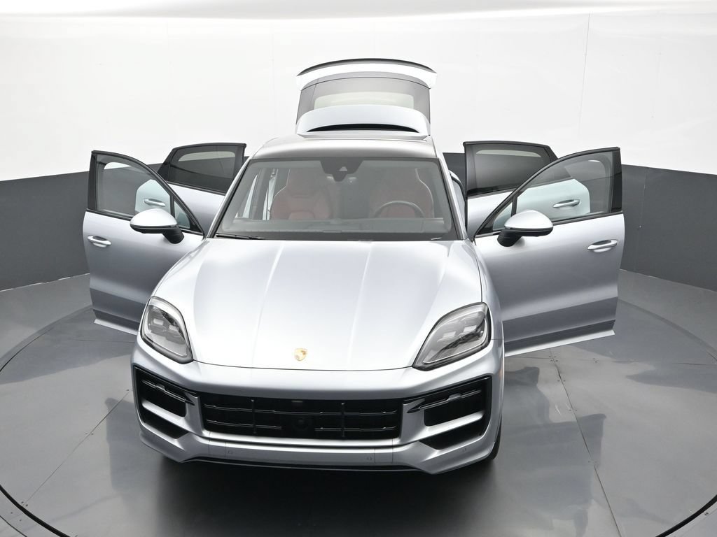 Certified 2025 Porsche Cayenne Coupe AWD/4WD image 32