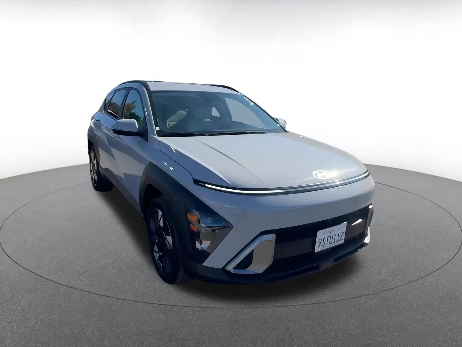 Used 2025 Hyundai Kona SEL image 3