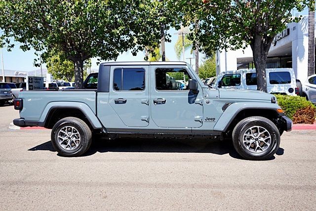 New 2025 Jeep Gladiator Sport S image 7