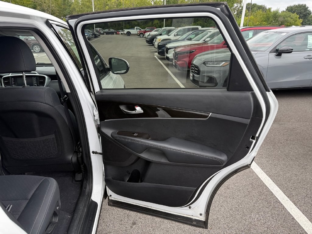 Used 2020 Kia Sorento L FWD image 28