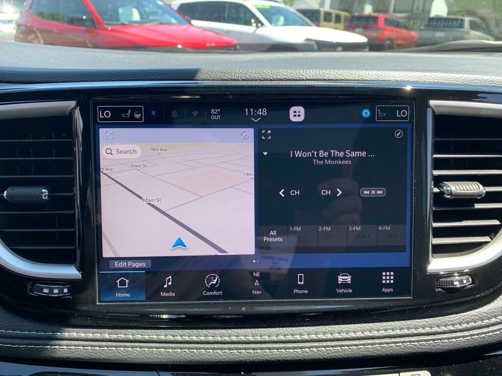 New 2027 Chrysler Pacifica Limited AWD/4WD image 17