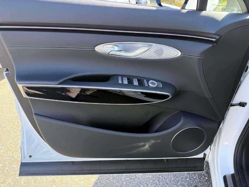 Certified 2026 Genesis GV70 2.5T AWD/4WD image 18
