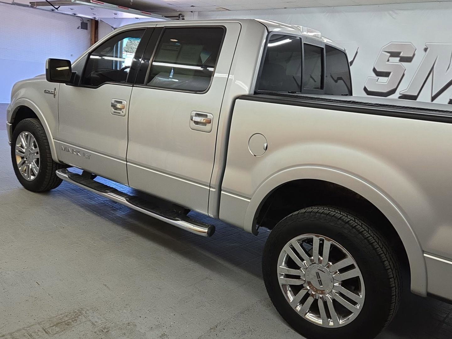 Used 2008 Lincoln Mark LT 4x4 image 3