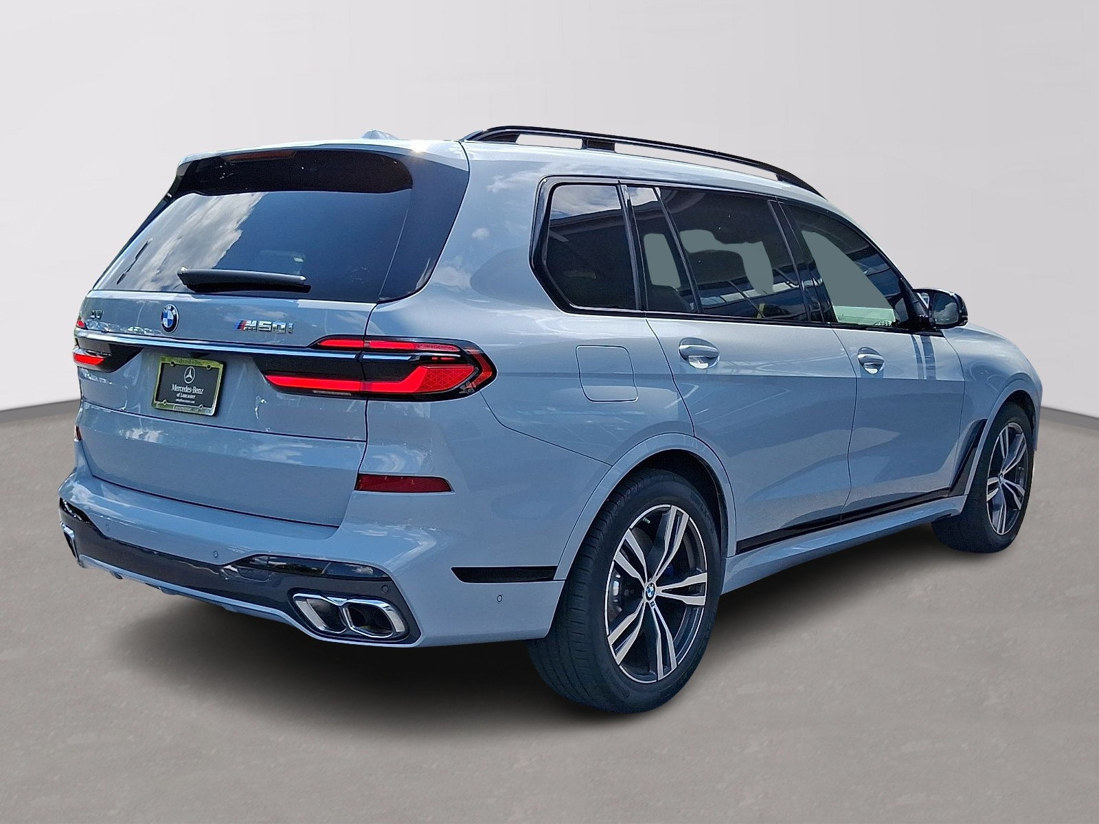 Used 2025 BMW X7 M60i AWD/4WD image 4