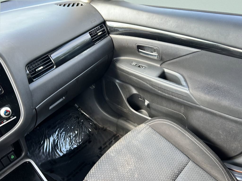 Used 2020 Mitsubishi Outlander ES FWD image 13