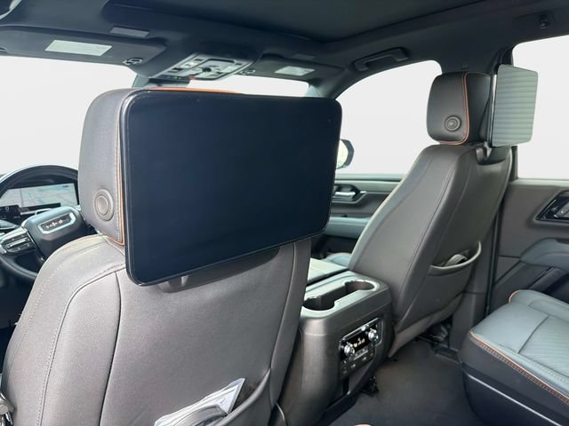 Used 2025 GMC Yukon AT4 w/ AT4 Premium Plus Package AWD/4WD image 13