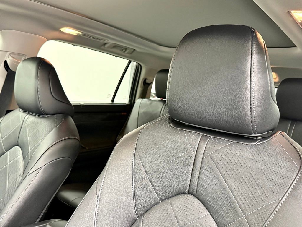 Used 2026 Toyota Highlander Platinum image 22