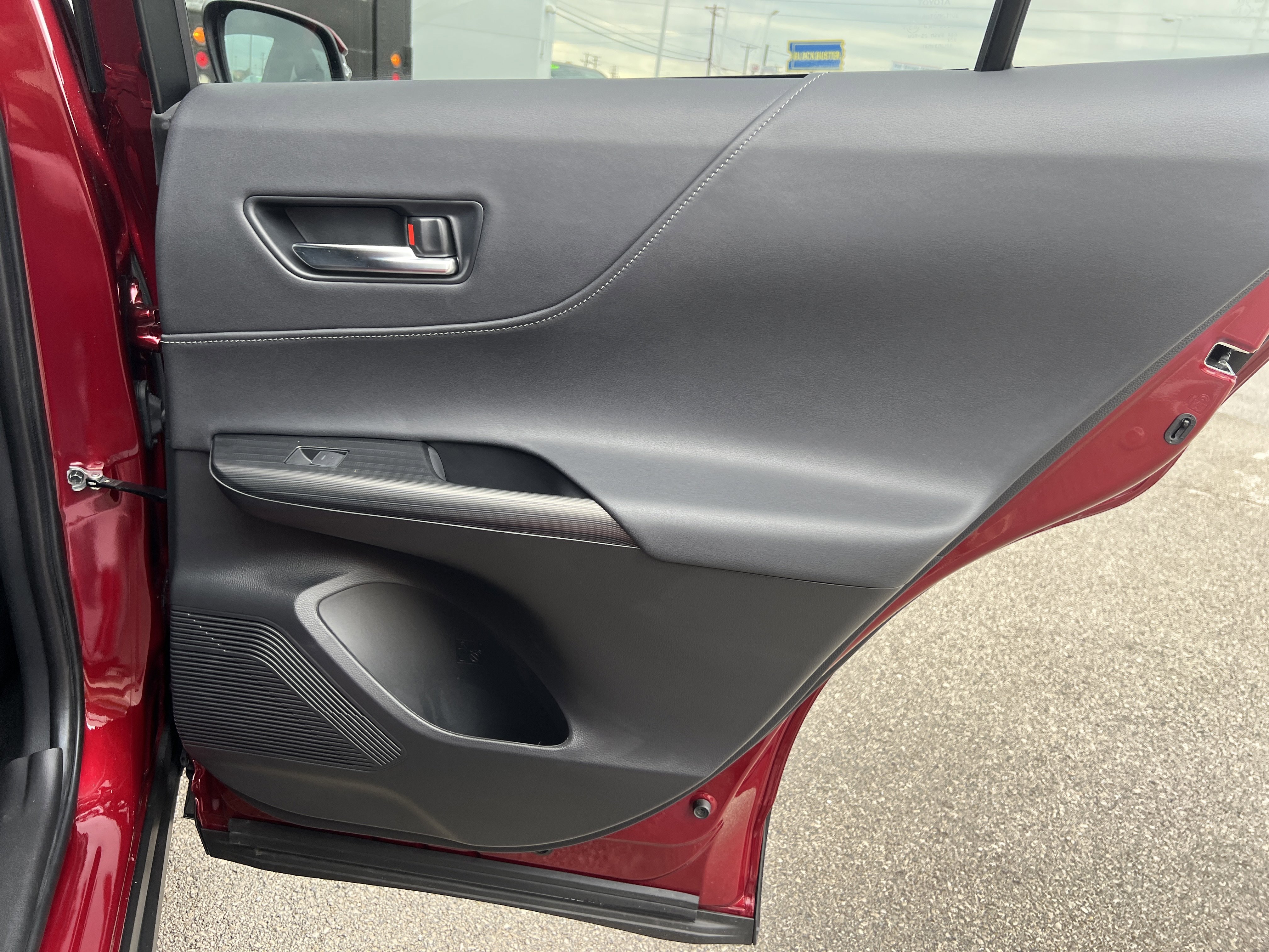 Certified 2024 Toyota Venza XLE image 19