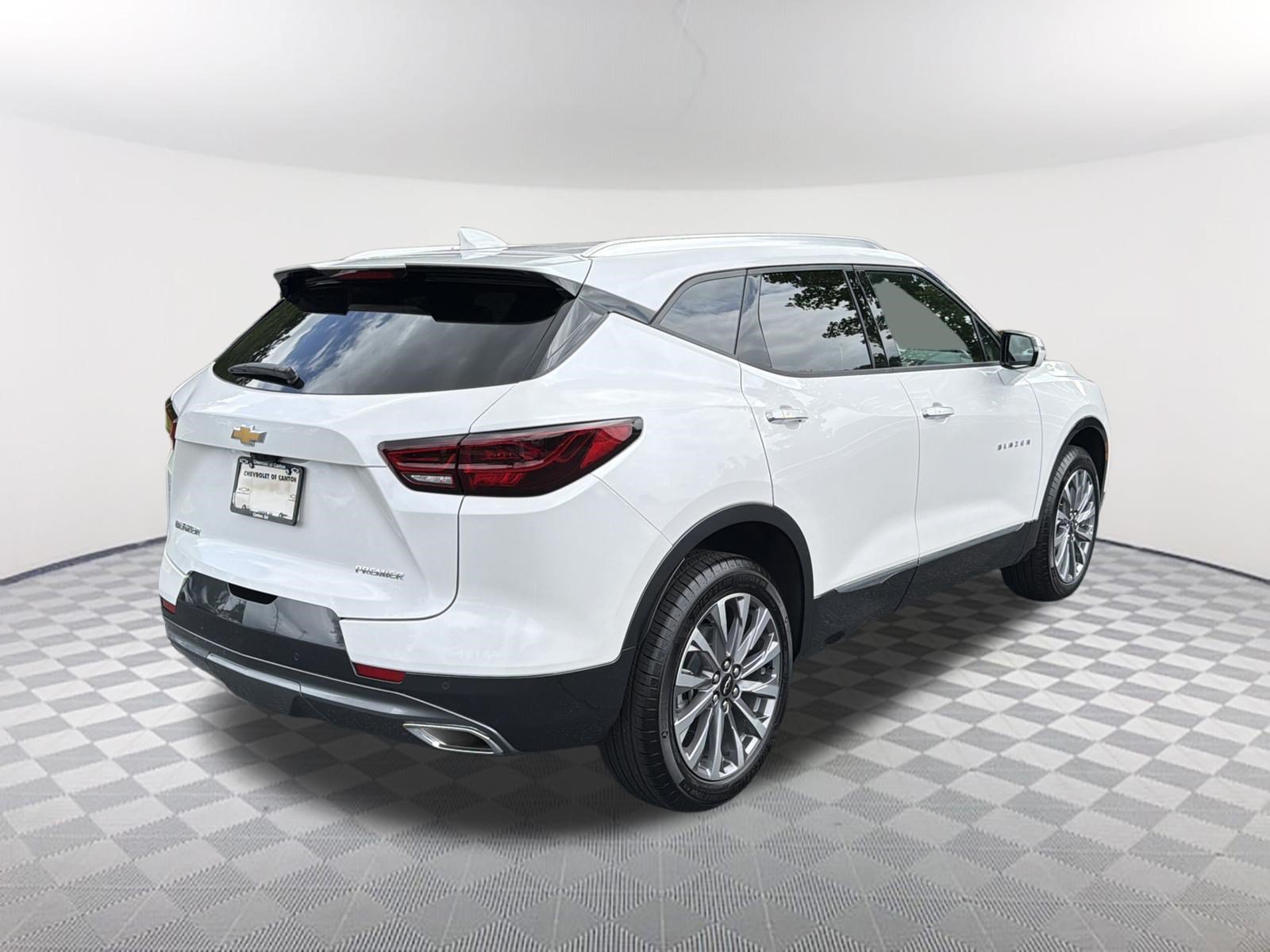 Used 2025 Chevrolet Blazer Premier w/ Driver Confidence II Package FWD image 5