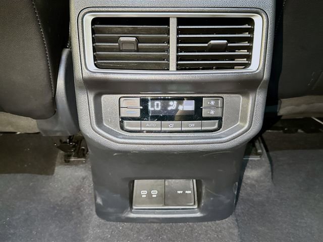 Used 2025 Volkswagen Atlas SE FWD image 23