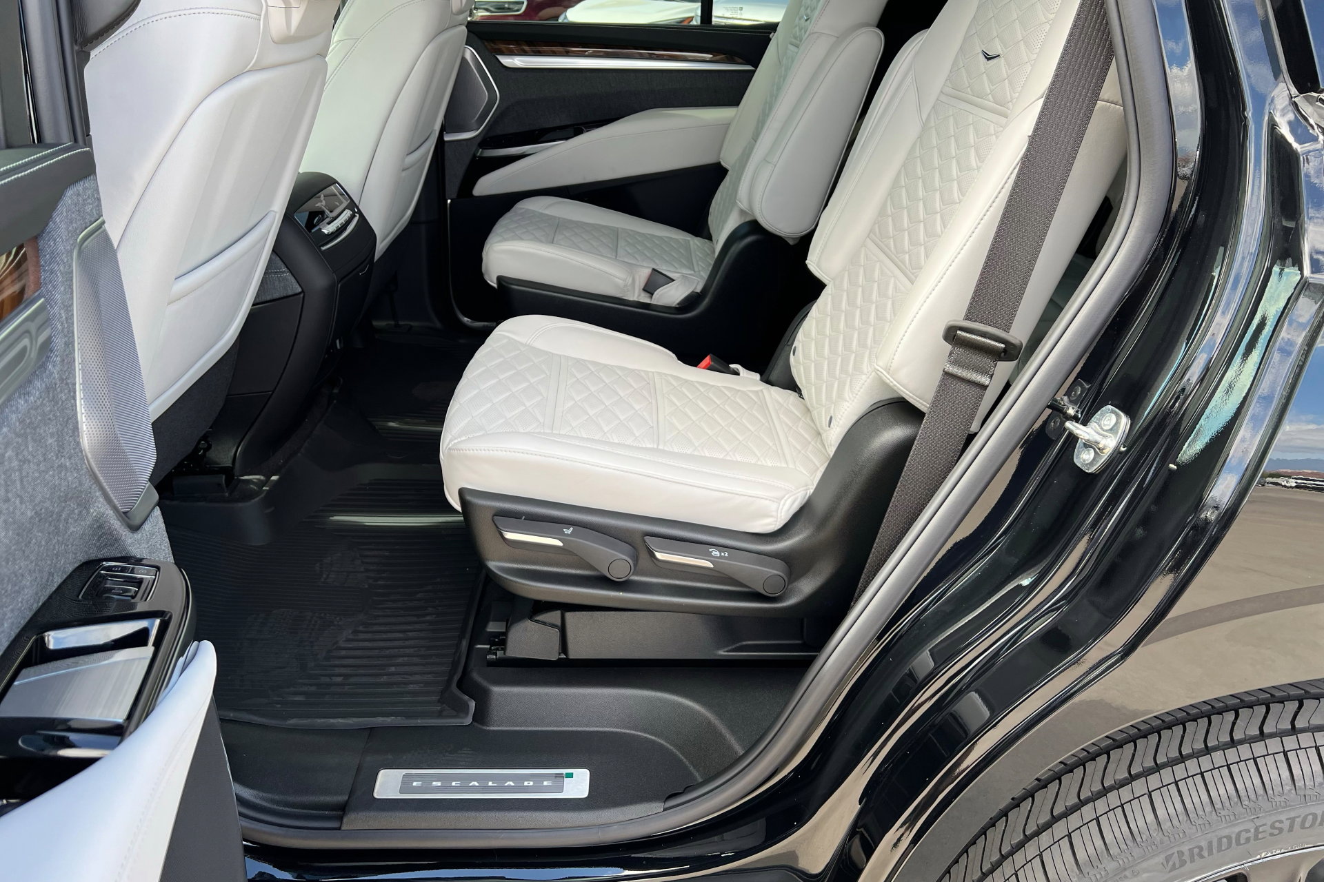 New 2026 Cadillac Escalade Platinum Sport w/ LPO, ONYX Package image 22