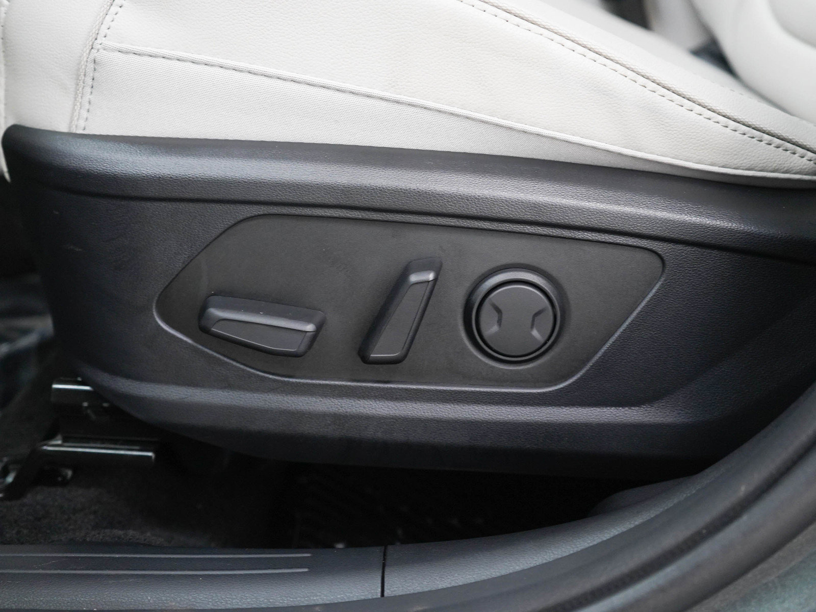 Certified 2026 Hyundai Tucson Limited AWD/4WD image 28