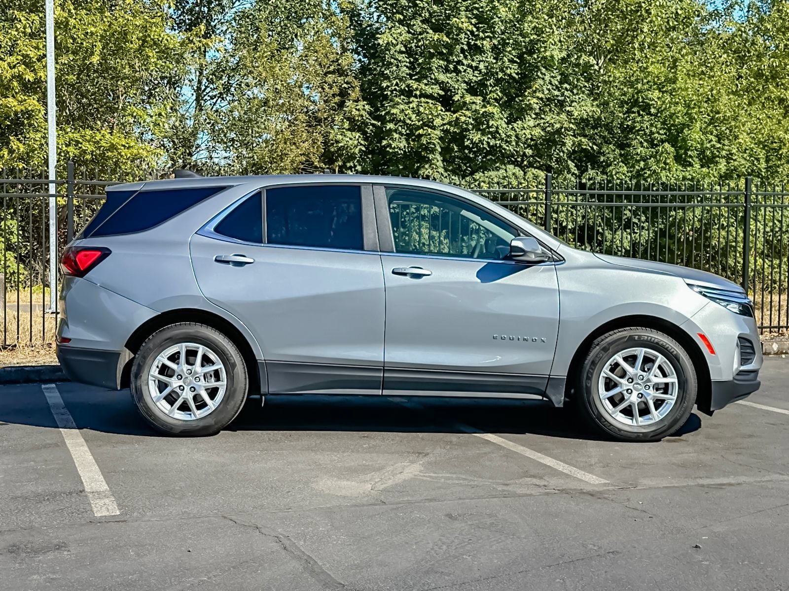 Used 2024 Chevrolet Equinox LT FWD image 3