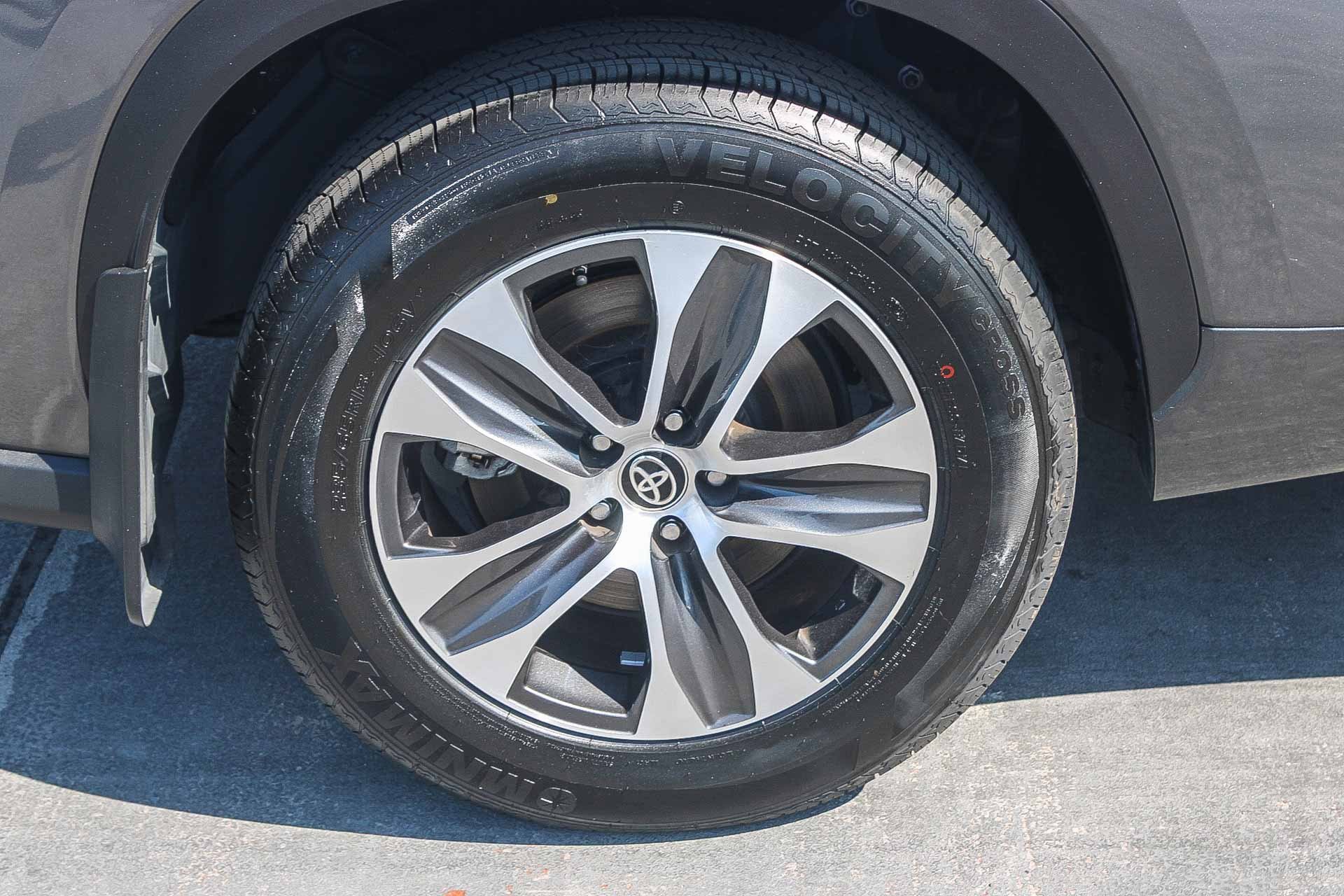 Used 2022 Toyota Highlander XLE FWD image 13