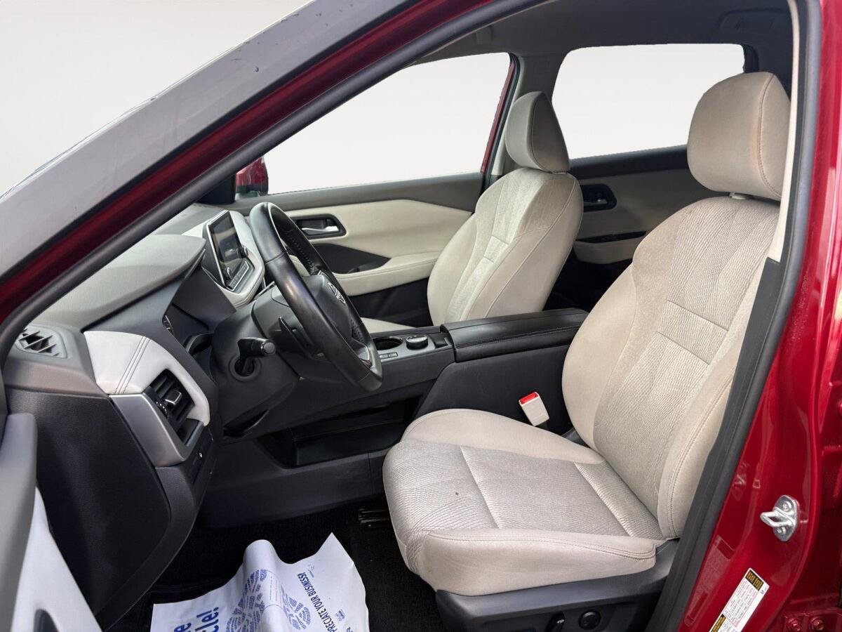Used 2025 Nissan Rogue SV AWD/4WD image 9