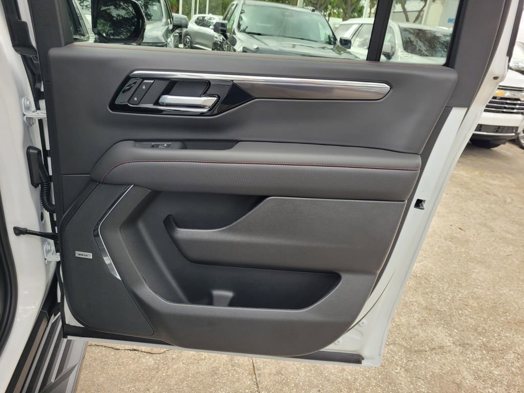 New 2026 Chevrolet Suburban RST w/ Comfort Package AWD/4WD image 19