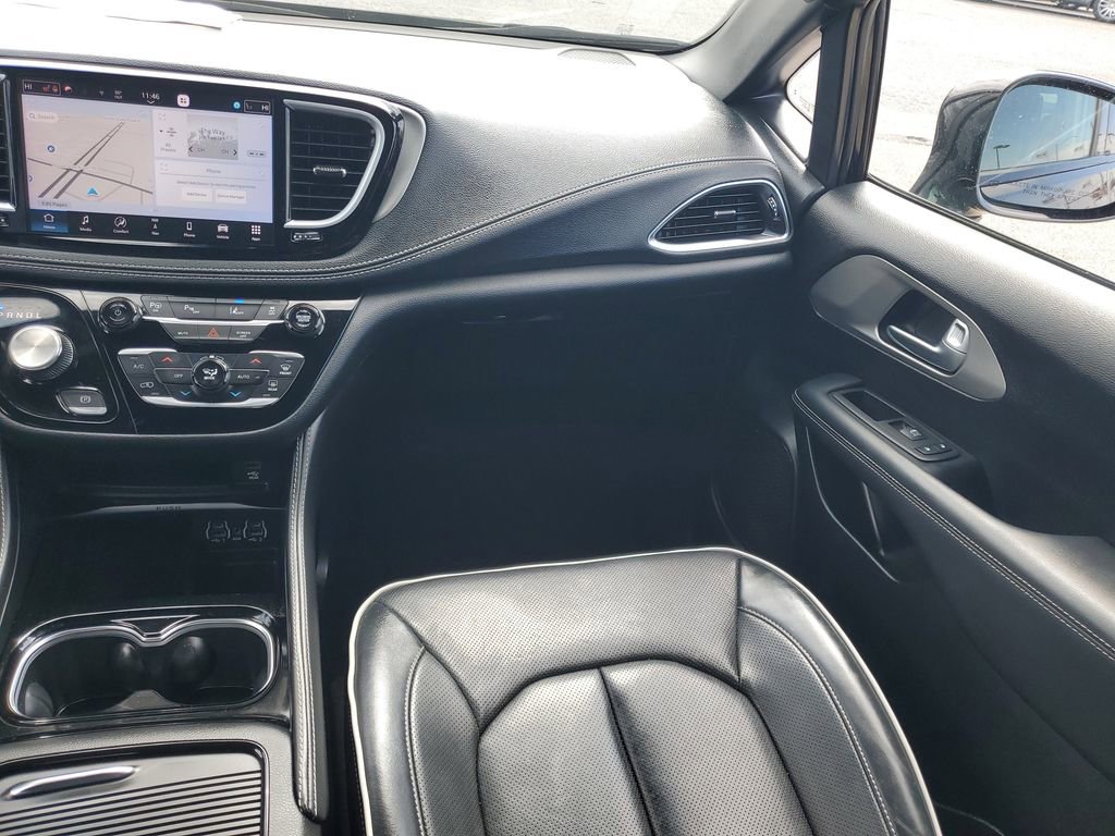 Used 2024 Chrysler Pacifica Premium image 30