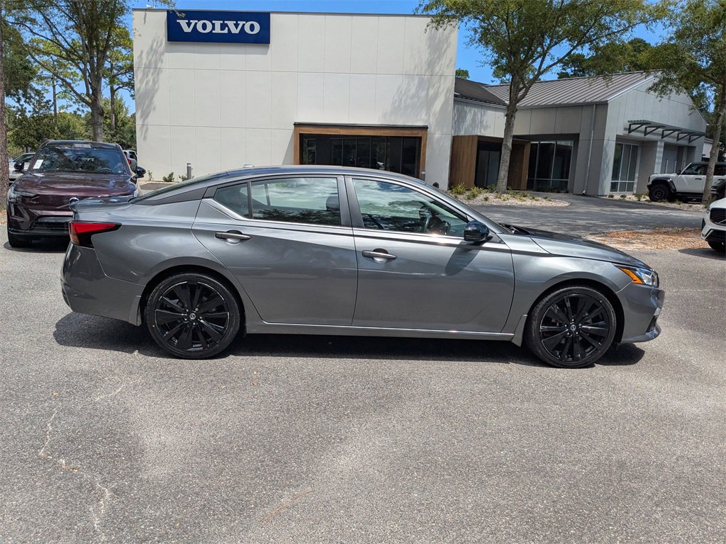 Used 2022 Nissan Altima 2.5 SR w/ Midnight Edition Package image 3