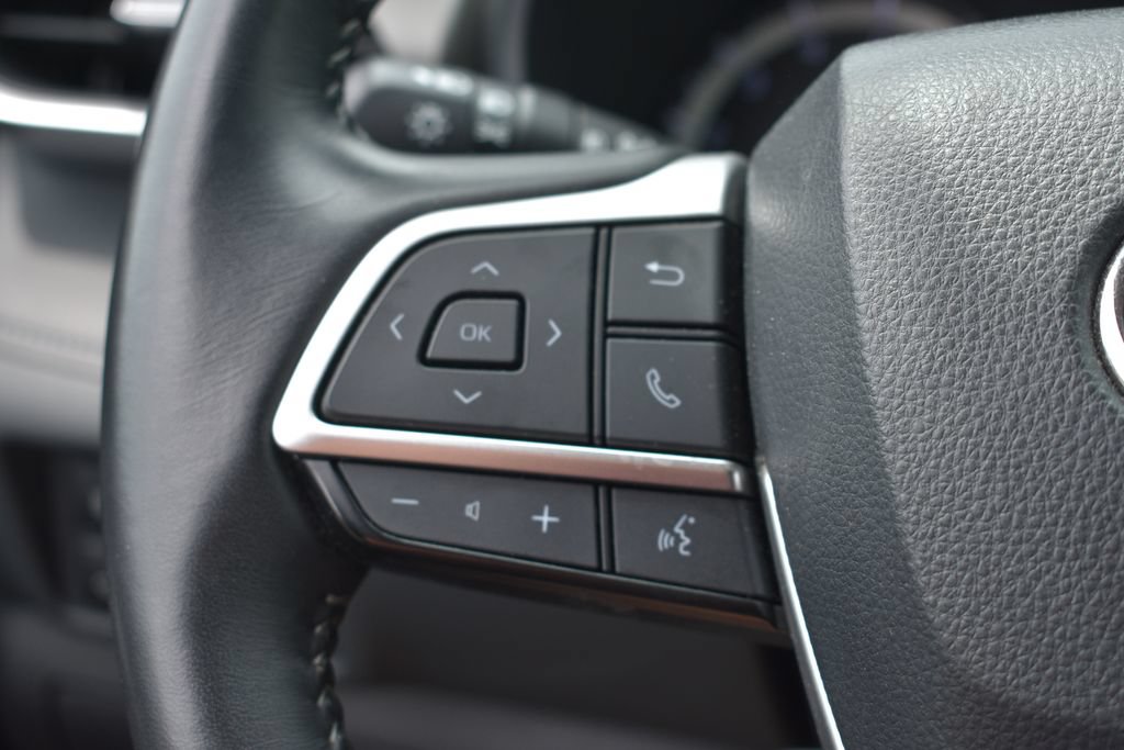 Used 2025 Toyota Highlander LE FWD image 15