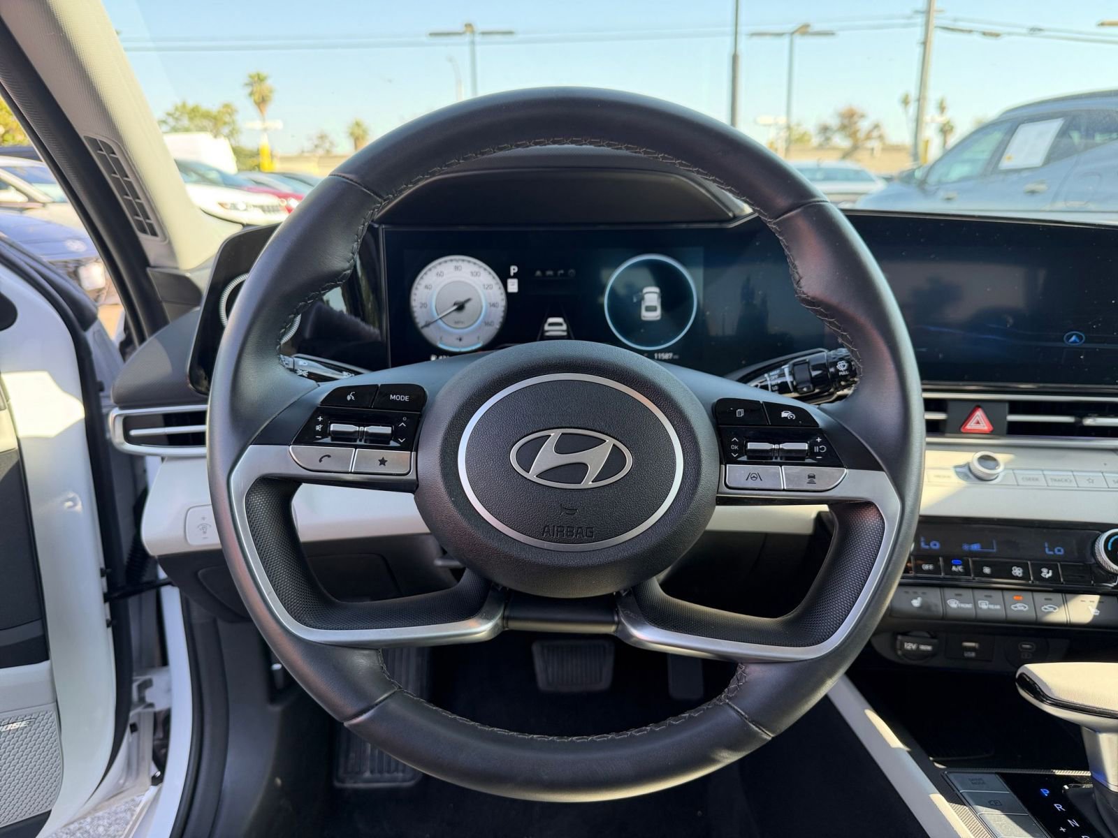 Used 2025 Hyundai Elantra Limited image 28