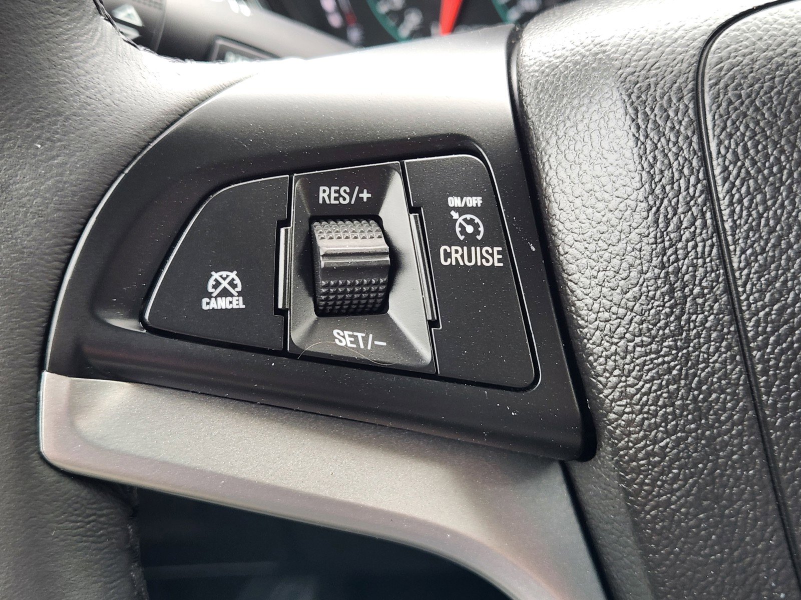 Used 2020 Chevrolet Trax LT w/ LT Convenience Package FWD image 21