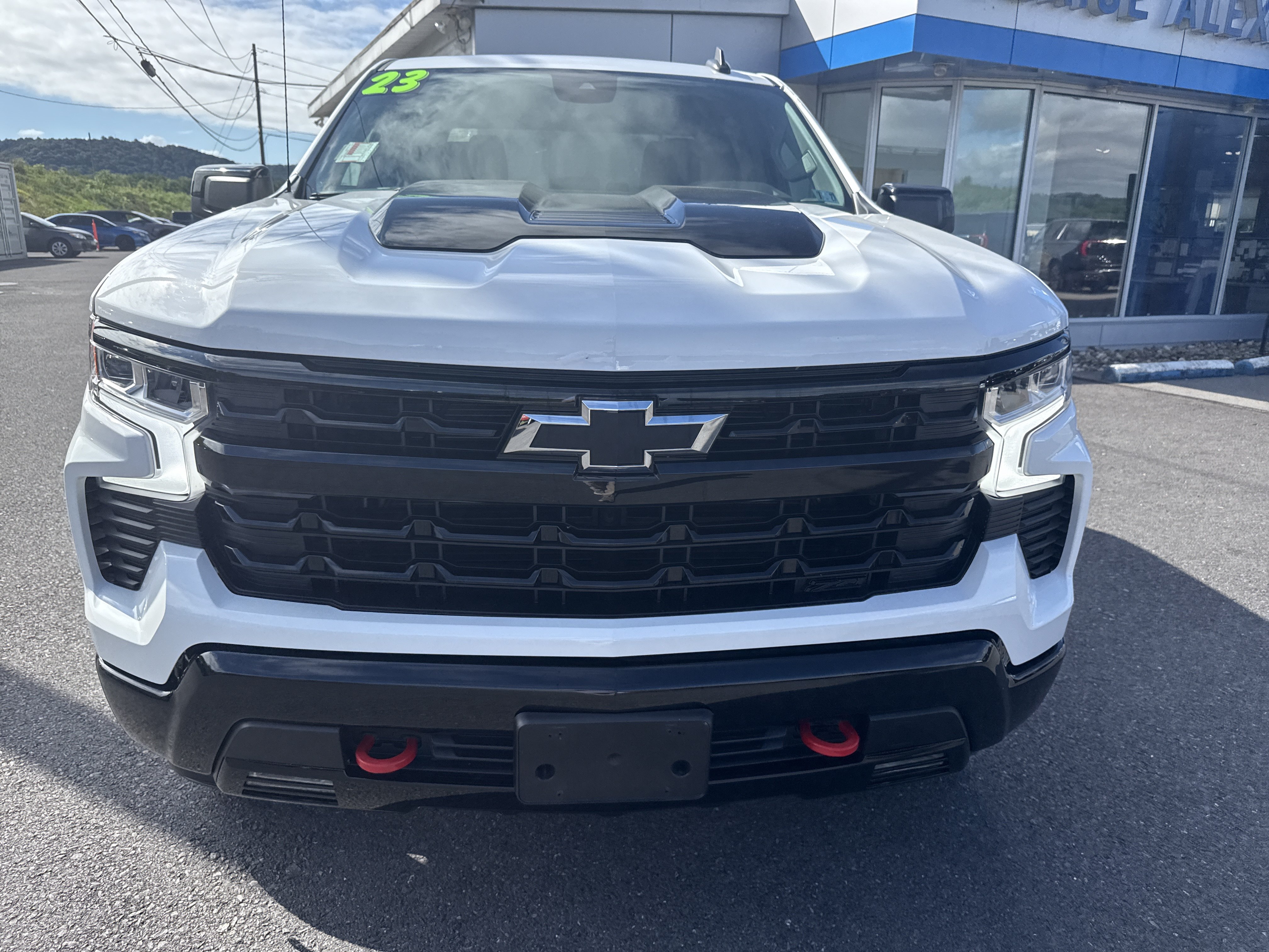 Used 2023 Chevrolet Silverado 1500 LT Trail Boss w/ LPO, Dark Essentials Package AWD/4WD image 8