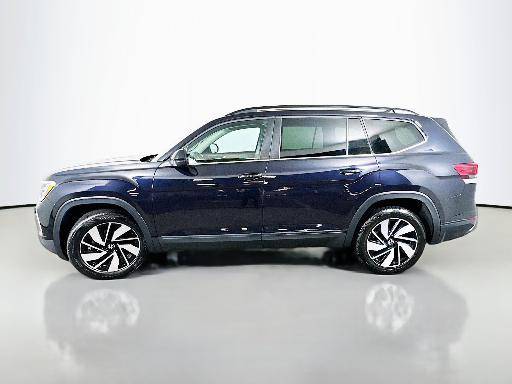 Used 2024 Volkswagen Atlas SE image 4