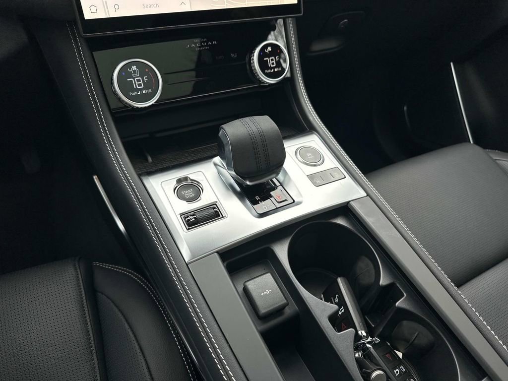 New 2025 Jaguar F-PACE R-Dynamic S image 17