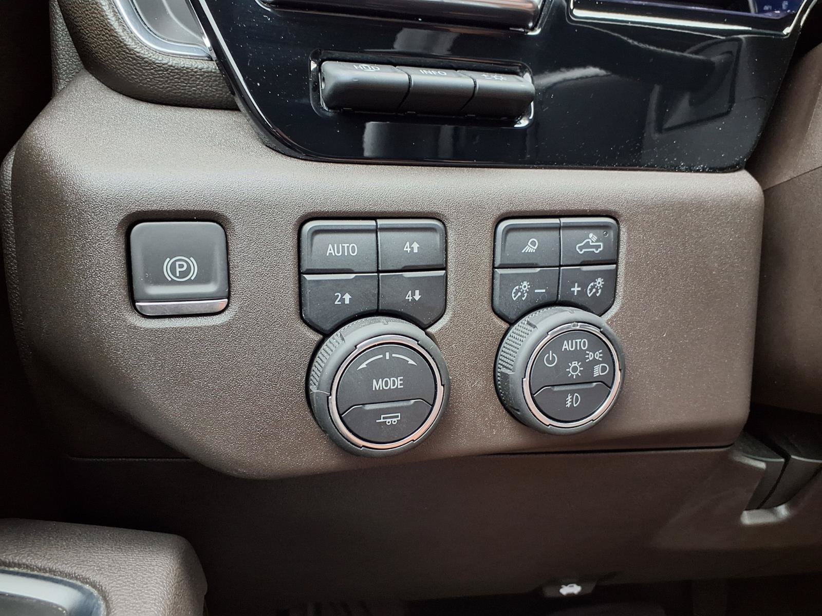Used 2025 Chevrolet Silverado 2500 LTZ w/ LTZ Plus Package AWD/4WD image 19