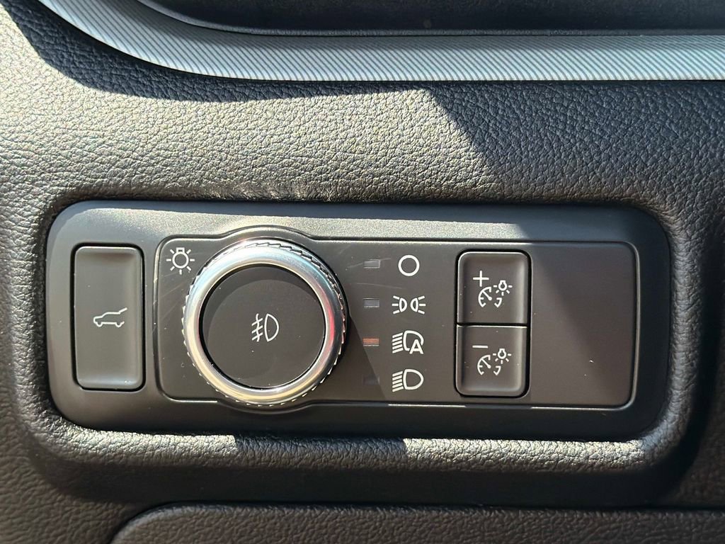Used 2022 Ford Explorer XLT w/ Equipment Group 202A AWD/4WD image 35