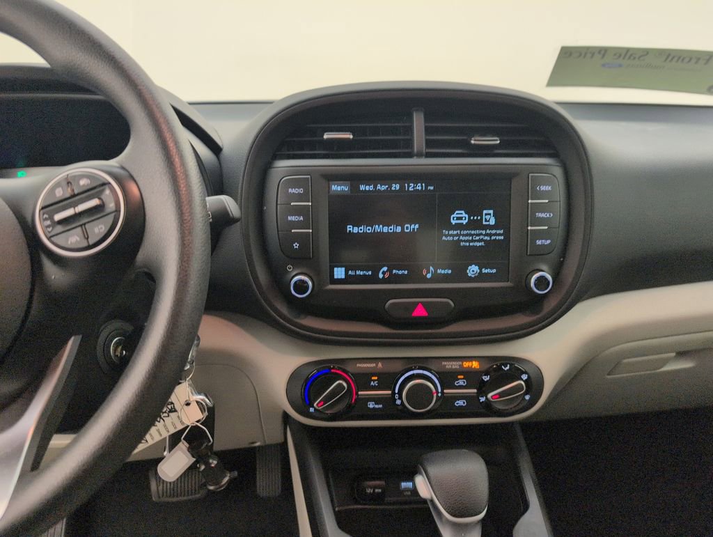 Used 2025 Kia Soul LX w/ LX Technology Package FWD image 17