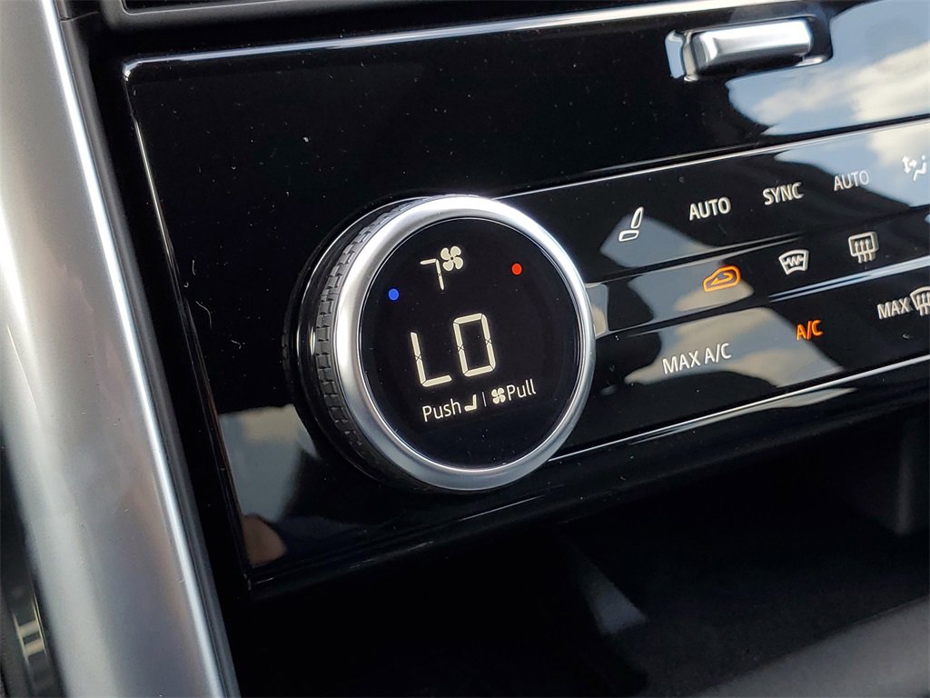 New 2025 Land Rover Discovery Dynamic SE image 25